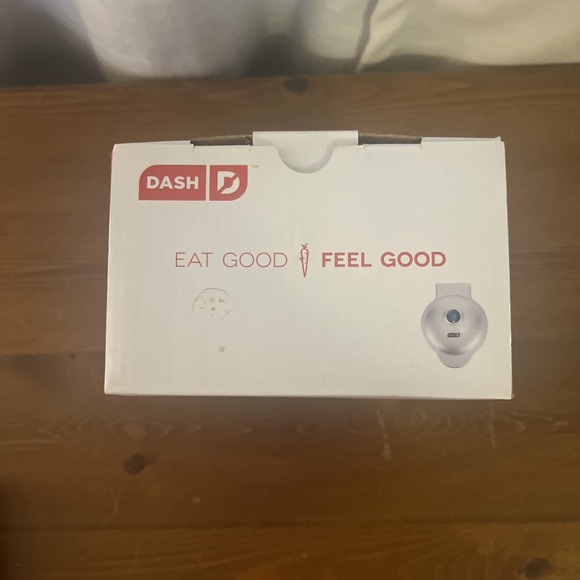 Brand New Dash Mini Waffle Maker: Non-Stick, 4 inch Cooking Surface, Silver‎ - Picture 2 of 6